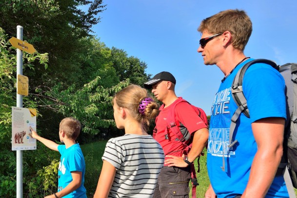 Gruppe bei Tafel