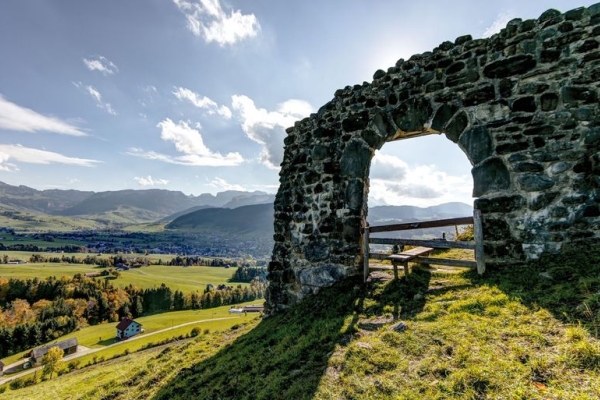 Im Frühling zur Ruine Clanx